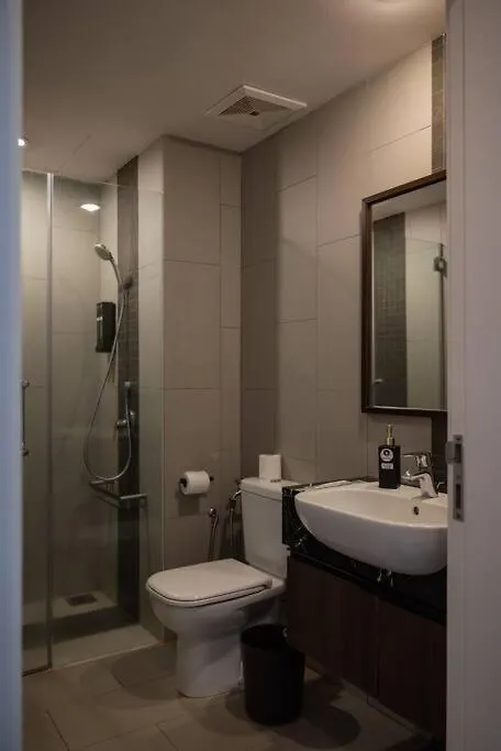 Deluxe Seaview Suite Twin Bed By The Only Bnb Tanjung Tokong